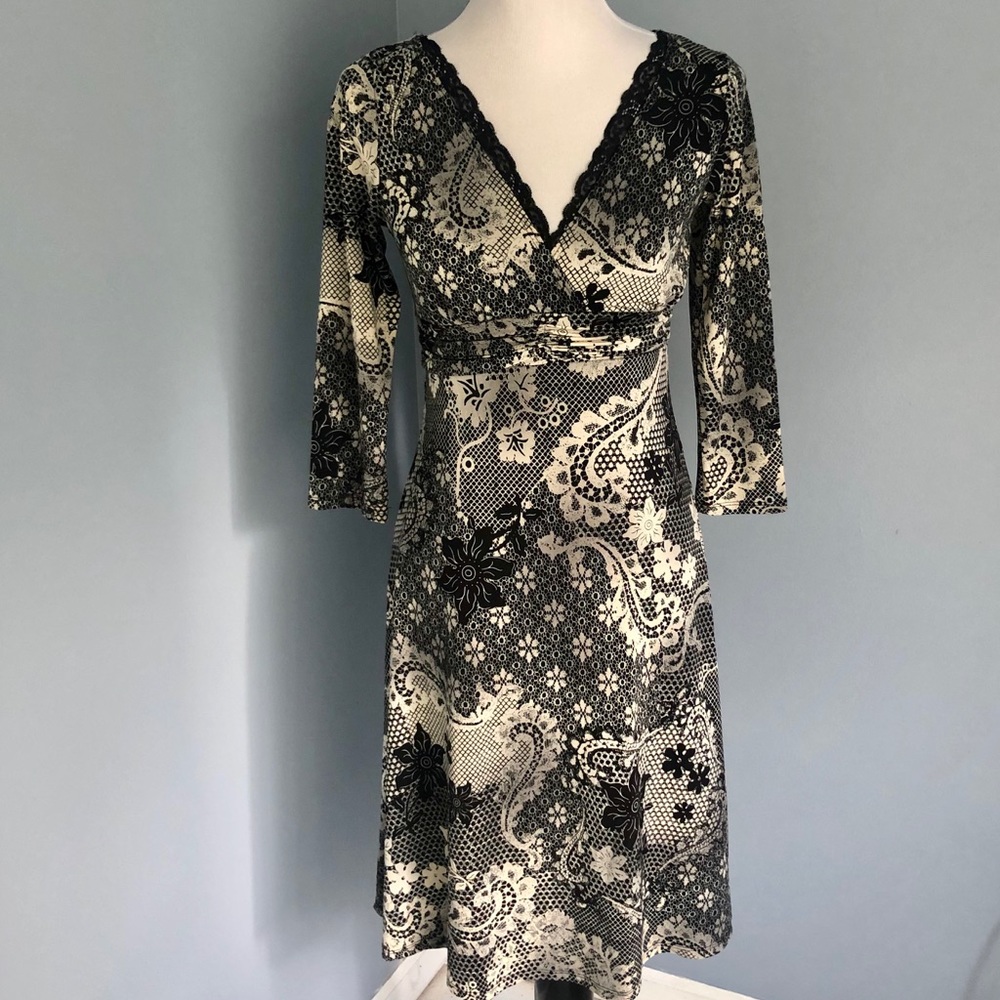 Stretch Black and White dress